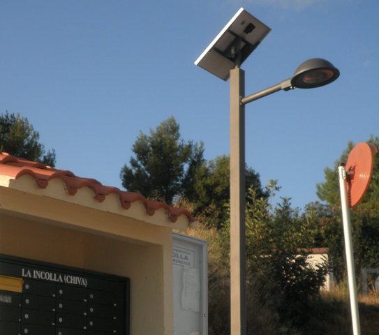Instalación de farolas con energías renovables y sistema de iluminación